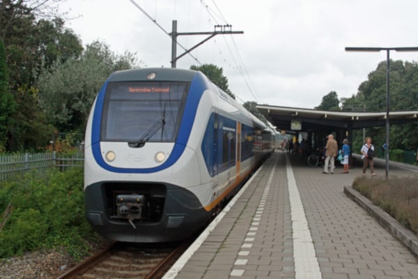 Station NS te Bloemendaal op 5 minuten lopen vanaf de IJsbaan Haarlem