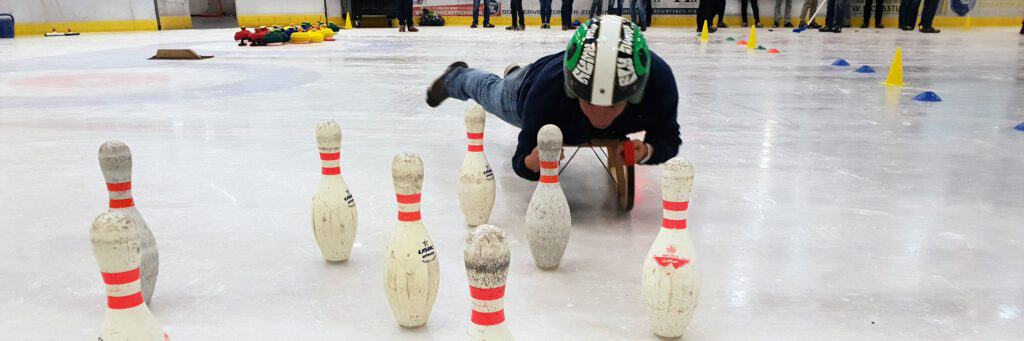 Be Event Group organiseert in Haarlem Hollandse ijsspelen voor bedrijfsuitjes. Hier zie je het spel 'Human bowling