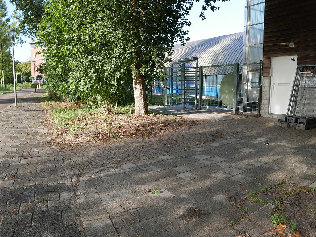 Extra uitgang voor de IJsbaan Haarlem naast de IJsclub Haarlem, zomer 2022