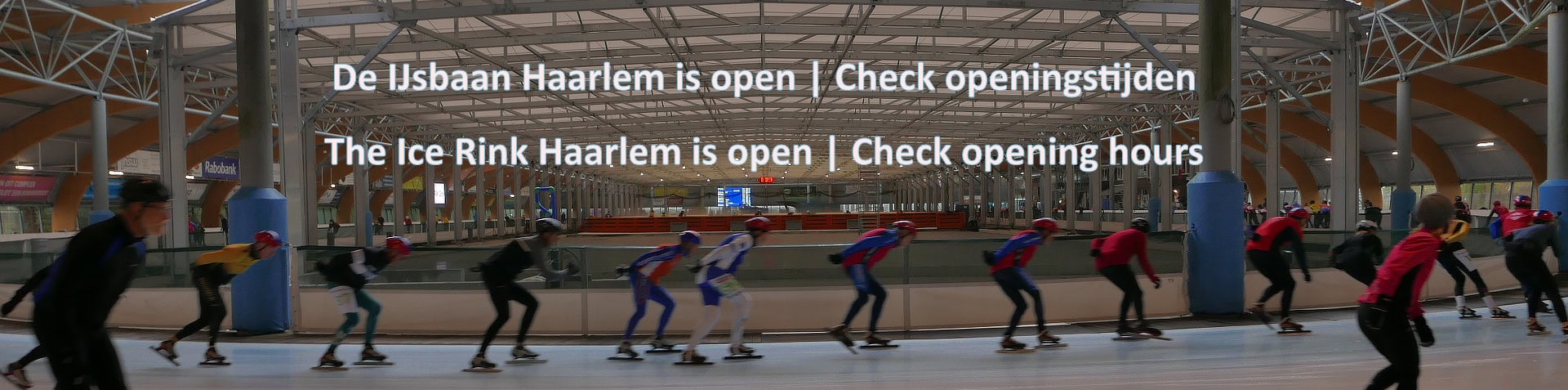 Foto van schaatsers op de IJsbaan Haarlem