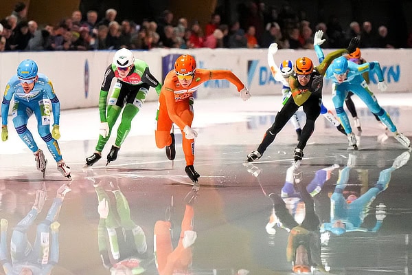 Marathon competion skaters at the Ice Rink Haarlem