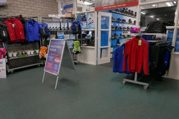 Foto van de schaatswinkel en schaatsverhuur op de IJsbaan Haarlem