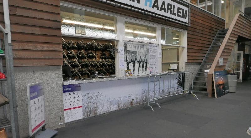 Foto des Schlittschuhverleihs in der Haarlemer Eisbahn.