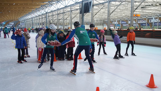 Jeugdschaatsen op de ijsbaan haarlen op zaterdagochtend